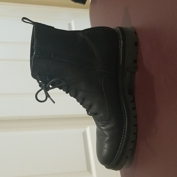 Vince Cabria leather lug boots. - Picture 7 of 8